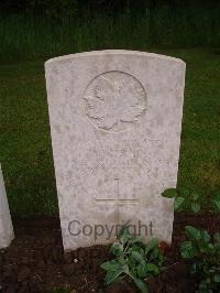 Etaples Military Cemetery - Train, C V